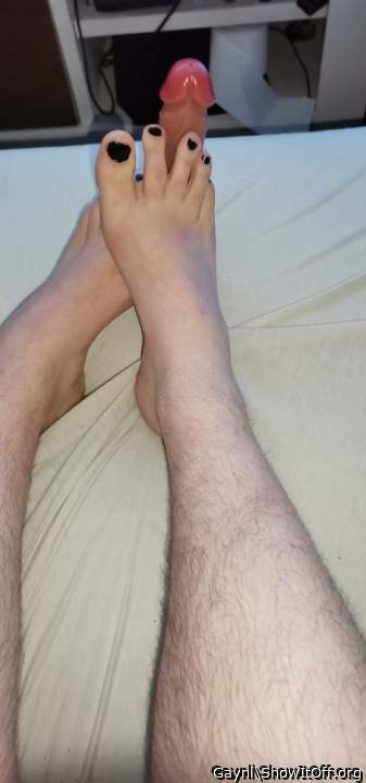 Mmm,wanna kiss,lick,suck and fuck your sexy feet!!!!   