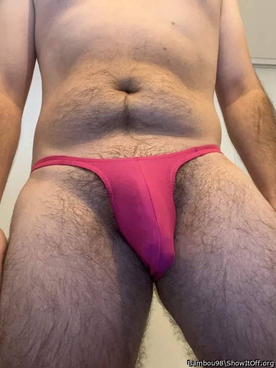 Very nice bulge!!