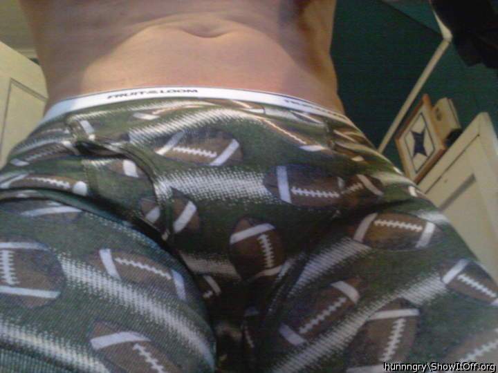Very sexy. I love bulge pics