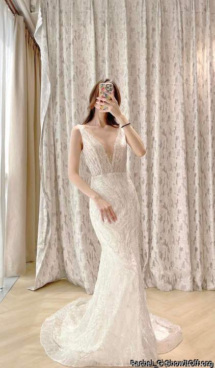 Happy New Year &#127882; Do you like my party dress?