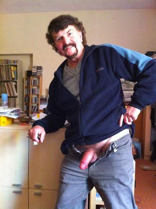 Look what's popped out of Merseyside Dave's jeans !