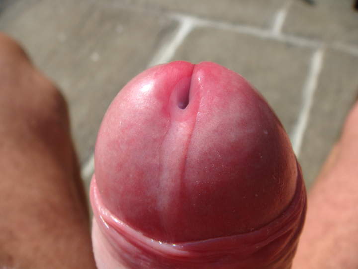 I would love to lick the juice from your glans 