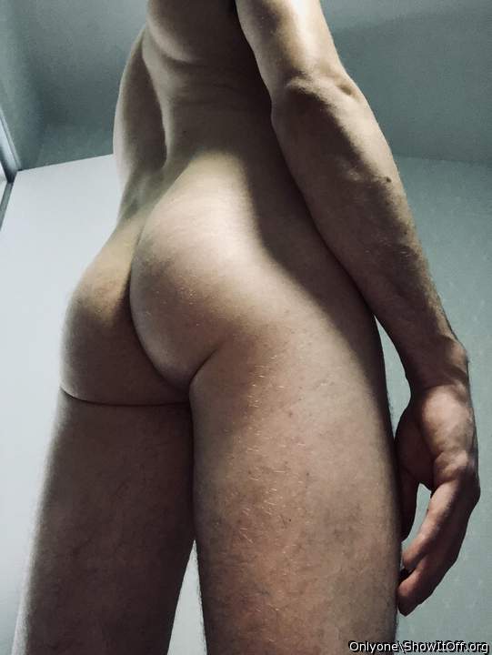 BEAUTIFUL SEXY BARE ASS    