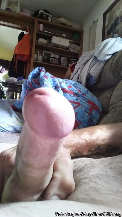 Photo of a one-eyed monster from 1hungcock4u