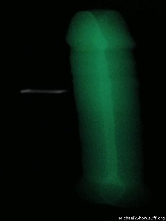 Golw in the dark dildo