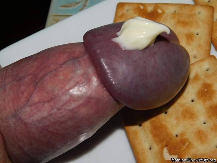 crackers, sausage and mayonnaise